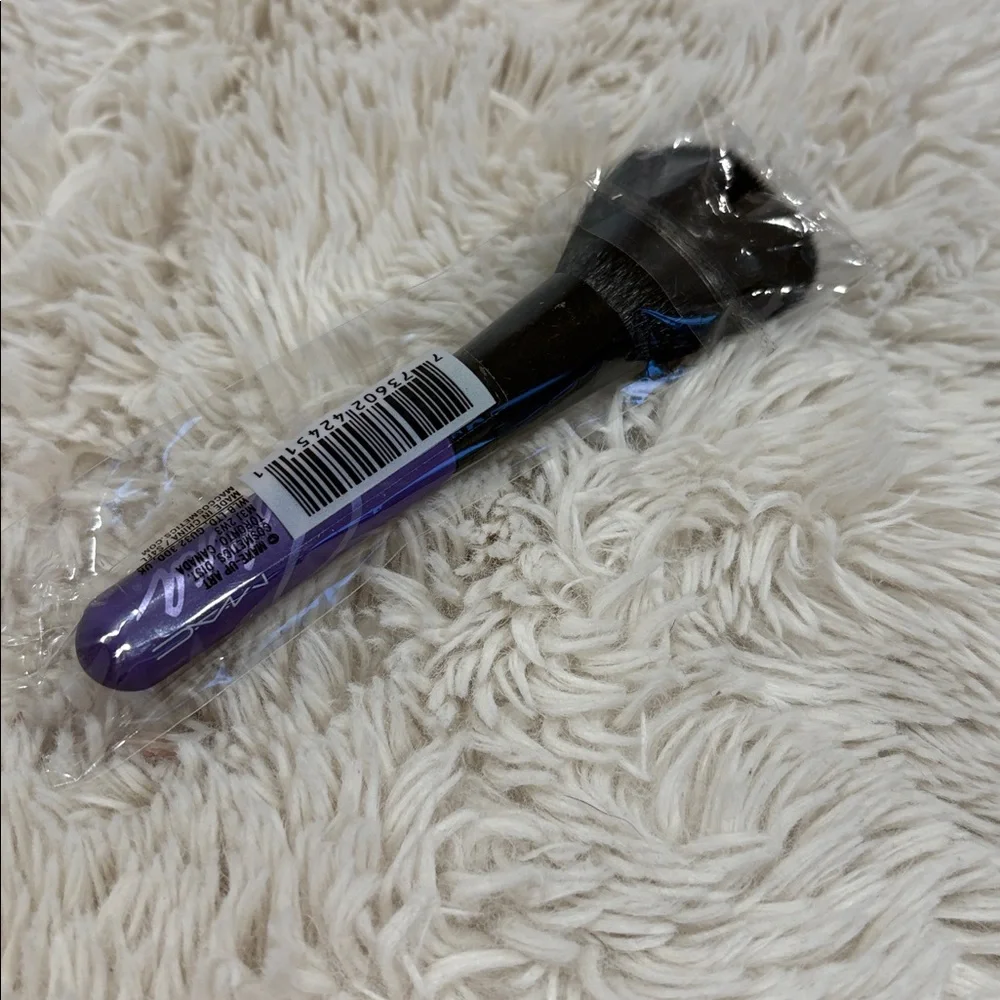 MAC SELENA BRUSH